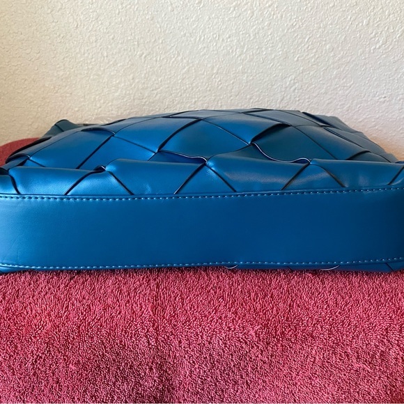 NWT‎ Isabelle PETA approved vegan faux leather purse. - Picture 5 of 7